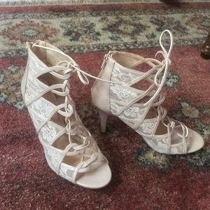 Vintage look lace shoes